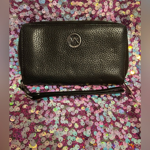 Michael Kors Handbags - Michael Kors Black Leather Wristlet